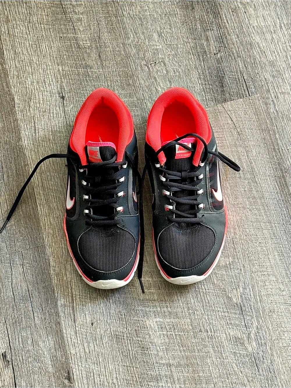 Nike Flex Train Black & Red Athletic Shoes